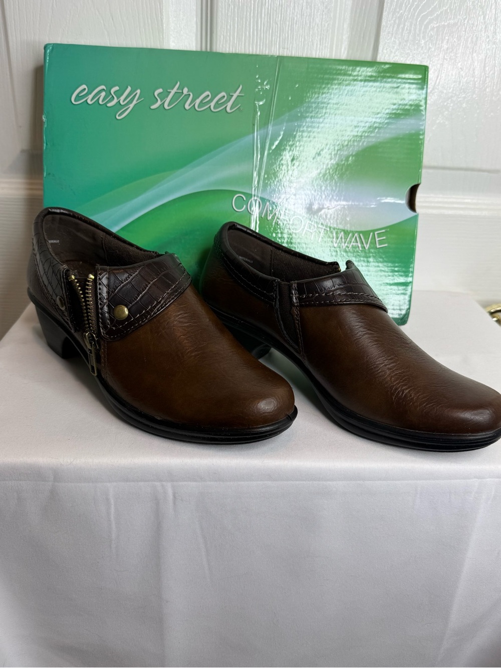 EASY STREET DARCY BOOTY SIZE 6